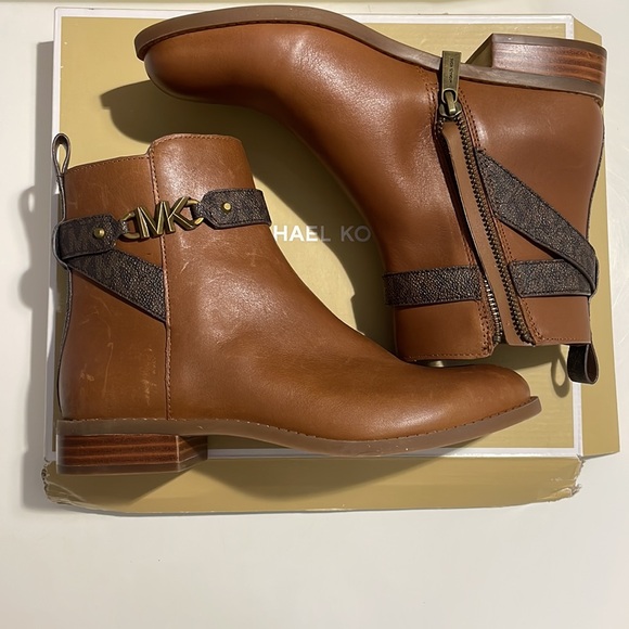 🎉MICHAEL Michael Kors Flat bootie 6🎉 - Picture 2 of 7